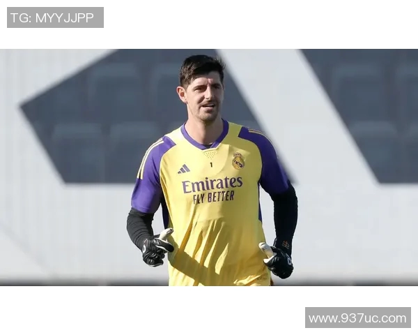 库尔图瓦：从守门员到足球传奇的成长之路与辉煌成就分析