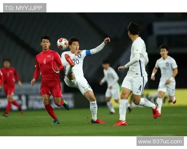 朝鲜与韩国男足在东亚杯激战正酣谁能笑到最后争夺荣誉之战