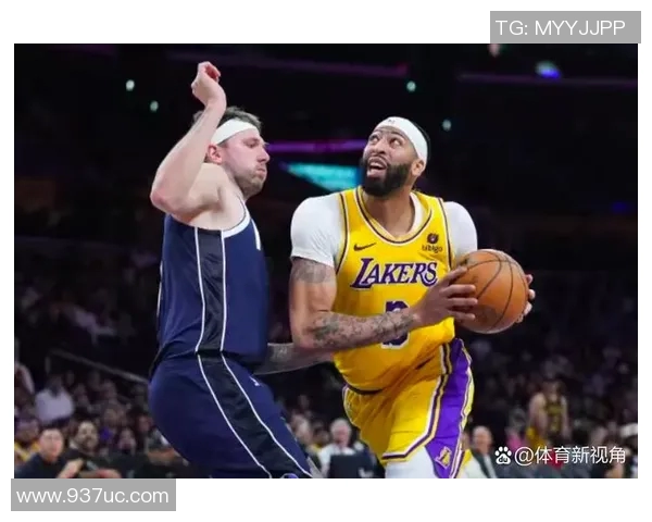 活塞与湖人激战正酣赛场比分72比52谁能逆转胜局