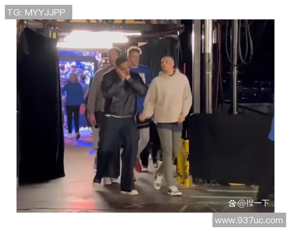 勇士与猛龙激战12月13日NBA赛场精彩对决引发球迷热议